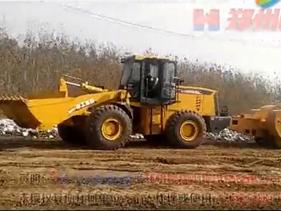江蘇沖擊壓路機現場視頻