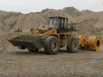 新疆伊吾縣沖擊壓路機現場視頻