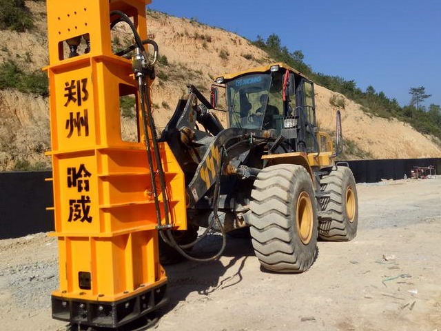 云南省香格里拉高速液壓夯實案例