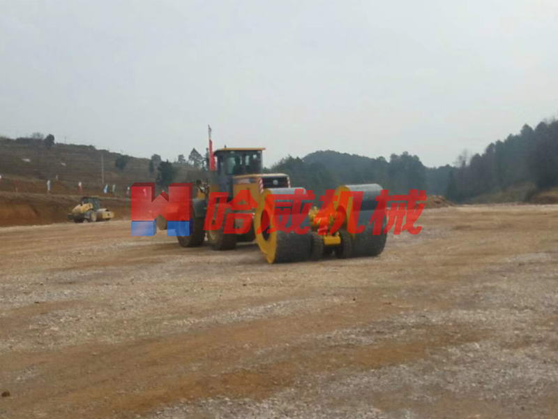 沖擊式壓路機多少錢